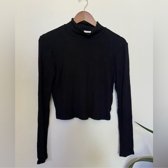 🌸 Caution to the Wind 🌸 black ribbed top - Picture 1 of 8